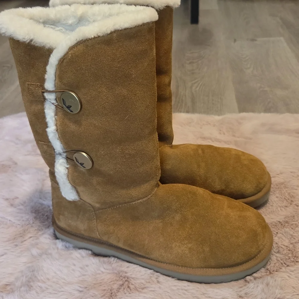 Koolaburra Chestnut Suede Boots with Plush Lining